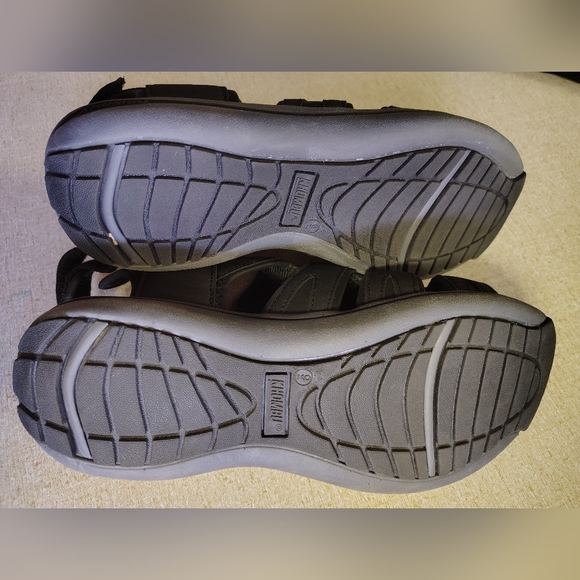 Khombu Black Sandals size 9 - Picture 2 of 6